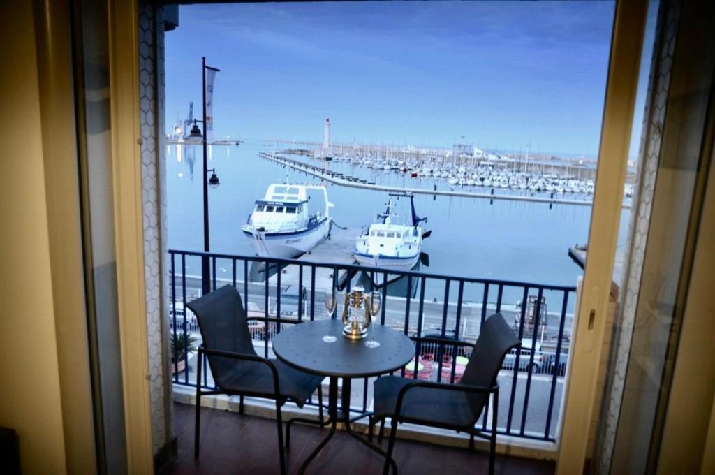"Luigi" BALCON SUR LA MER et le Port de Sète Esterno foto