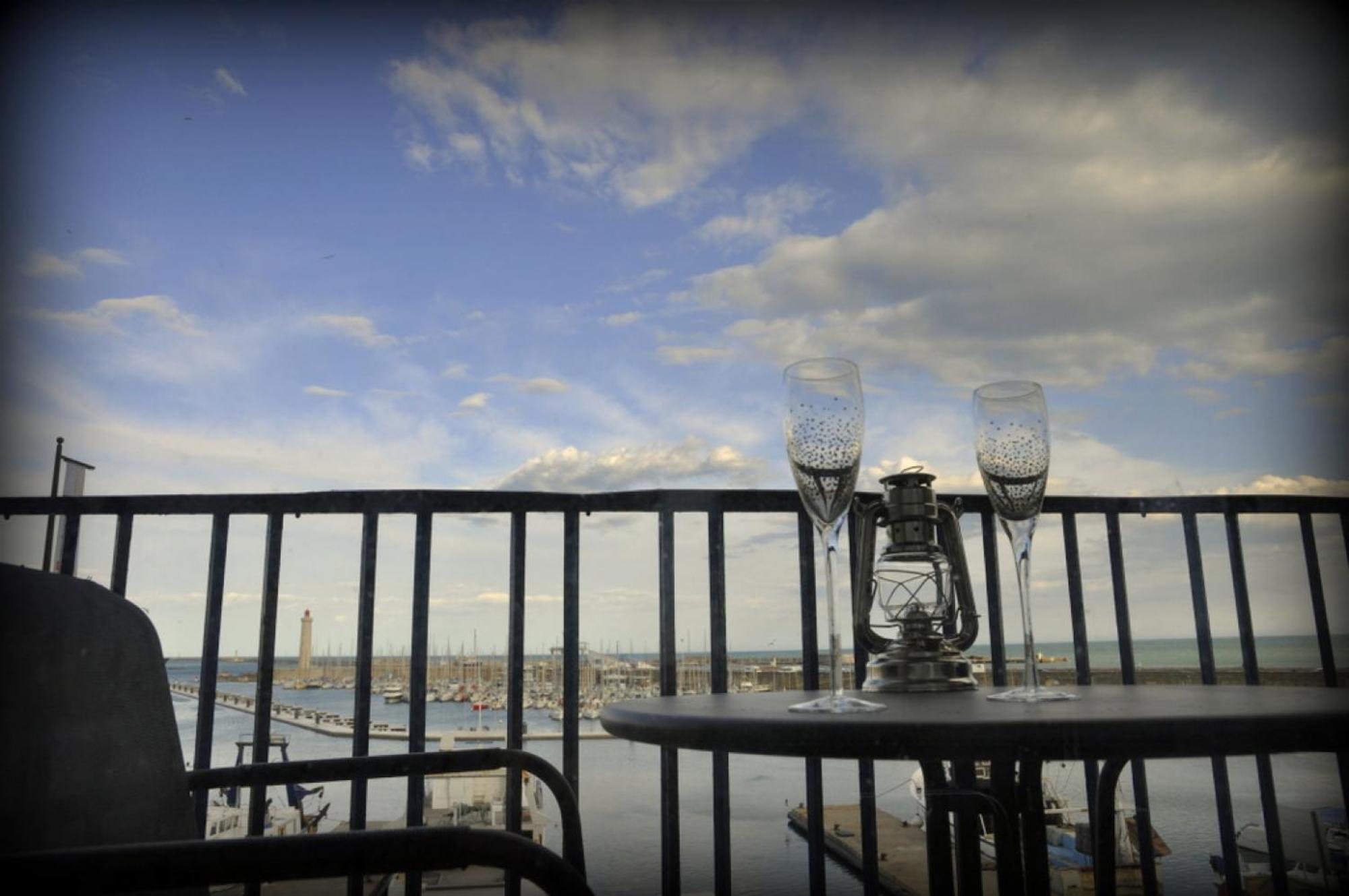 "Luigi" BALCON SUR LA MER et le Port de Sète Esterno foto